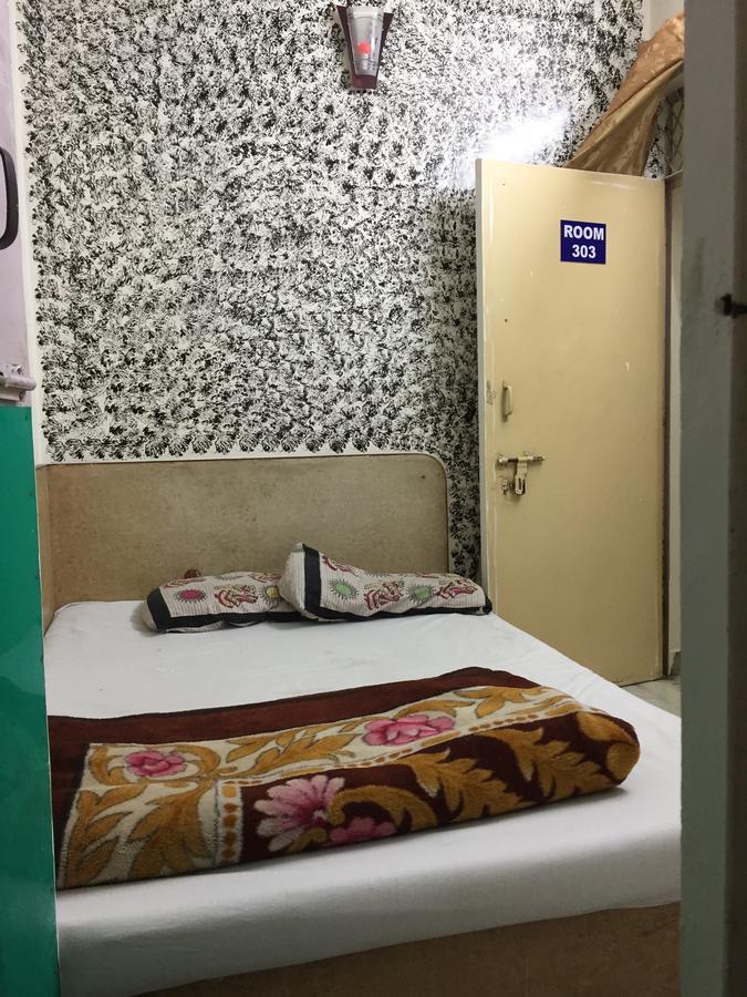 Karam Durga Guest House New Delhi Ngoại thất bức ảnh